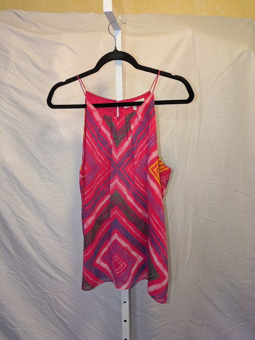 Violet + Claire Geometric Diamond Print Halter Tank Top - Vibrant Pink - Size L